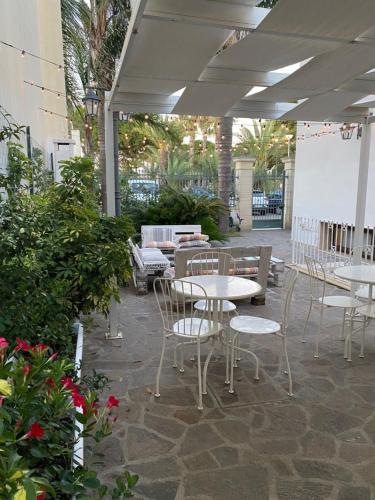 acquaesale rooms 4