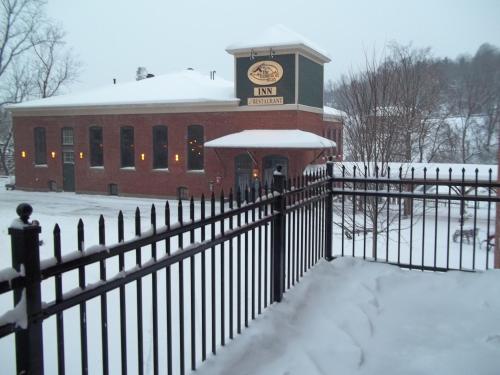 The Common Man Inn & Restaurant