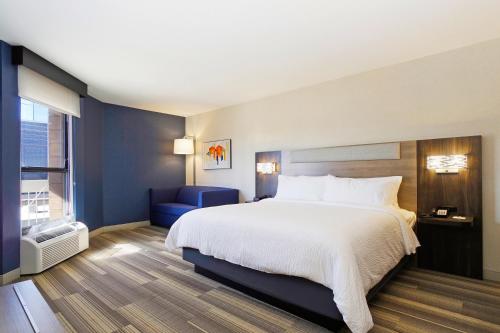 Holiday Inn Express & Suites Phoenix - Tempe, an IHG Hotel Room Type - King Suite - Disability Access