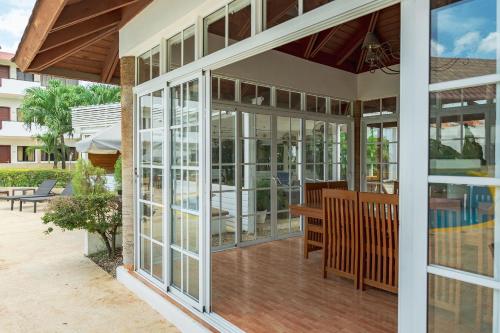 Exterior view, Hotel Silvestre in La Romana