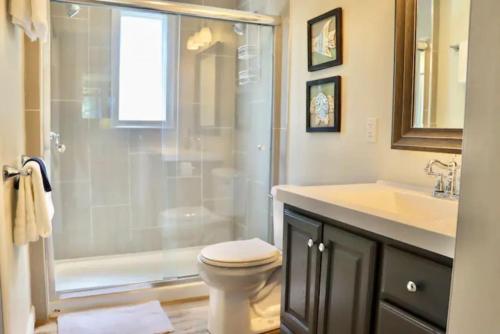4 bdr Cottage, Edinboro Lake Views, Dogs Welcome in Edinboro, USA