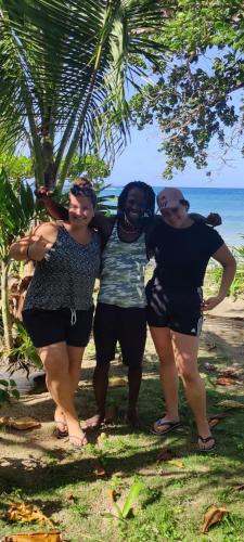 Port Antonio Brian's Beach House – Port Antonio