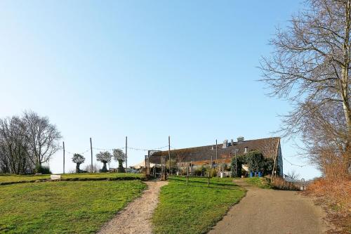 Sunnybeachhouse aan het bos, tussen zee en meer.