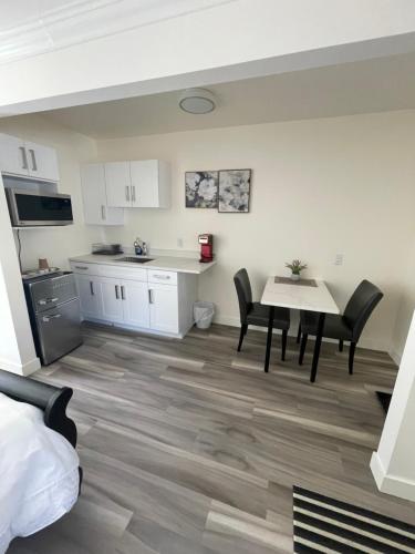 Deluxe Queen Studio - Pet Friendly