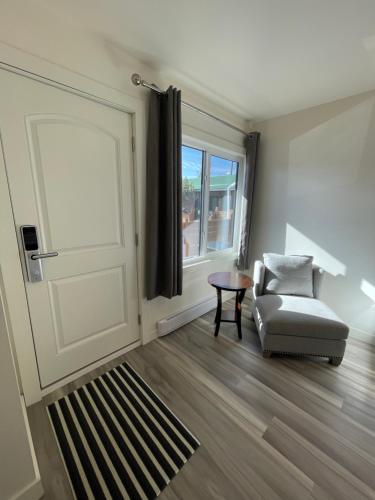 Deluxe Queen Studio - Pet Friendly
