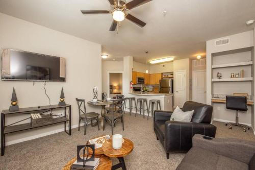 . Chic Cozy Apartment with Patio and Full Amenities!