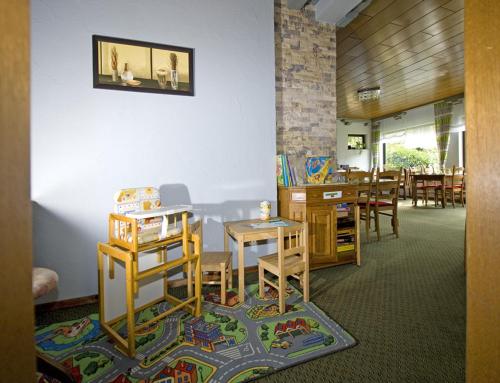 ห้องอาหาร, Pension "Dorfkrug" in ซึสเชิน