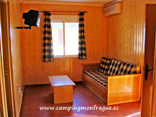 2 twin beds, 1 sofa bed