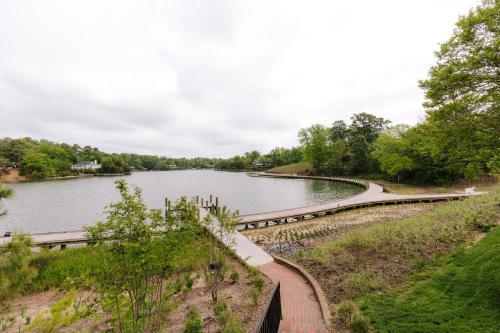 The Tides Inn in West Irvington, USA