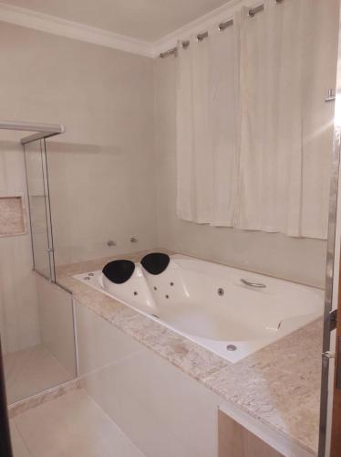 CASA DE CAMPO Banheira, Lareira e Cachoeira