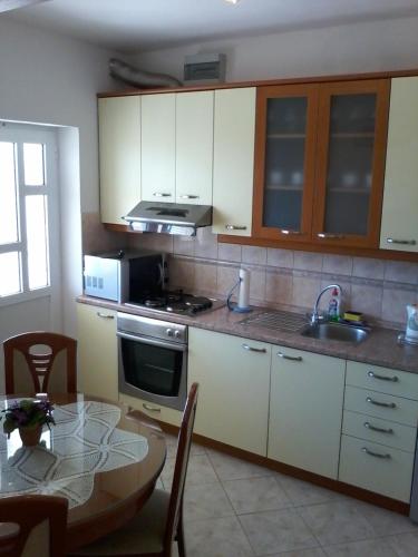 Apartments with a parking space Vinisce Trogir - 12248 - image 5