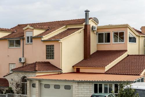 Apartments with a parking space Split - 12252 - image 14