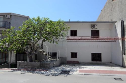 Apartments with a parking space Makarska - 12211