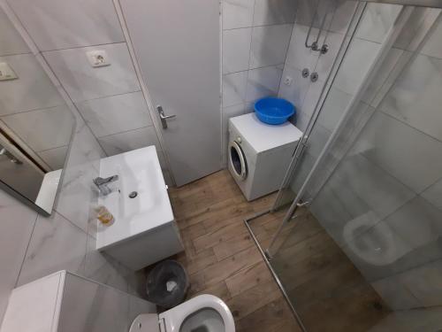 Apartment with Balcony and Sea View image 10