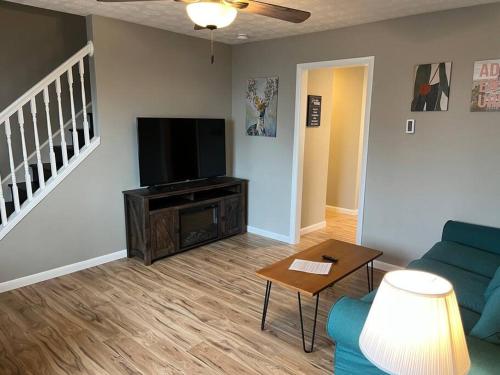 Carter #4 Two bedroom unit near Xavier Downtown, Cincinnati (photo 5)