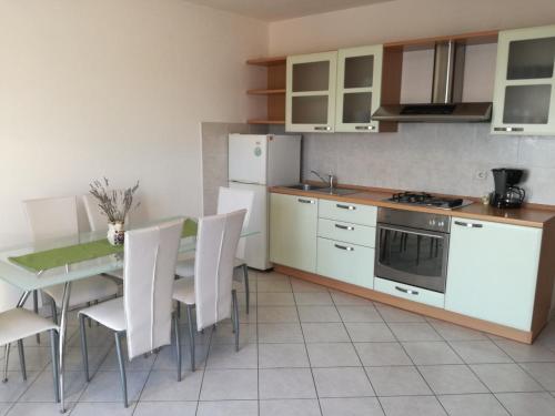 Apartments with a parking space Podgora Makarska - 12306 - image 12