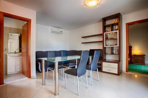 Apartments with a parking space Komiza Vis - 12325 - image 9