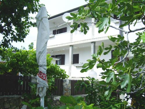  Apartments with a parking space Lopar, Rab - 12327 in Lopar