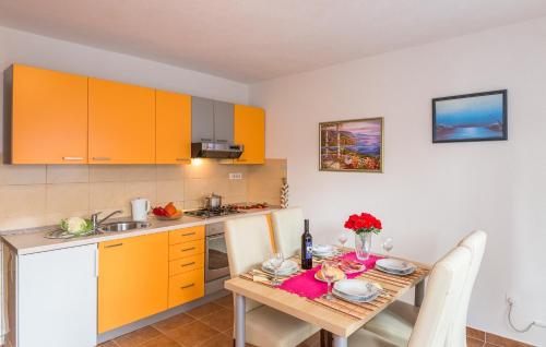 Apartments with a parking space Makarska - 12336 - image 10