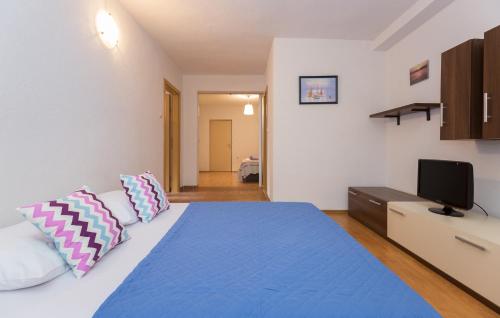 One-Bedroom Apartment with Terrace image 10