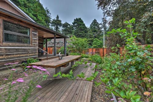Quiet and Cozy Eureka Home Near Sequoia Park and Zoo!