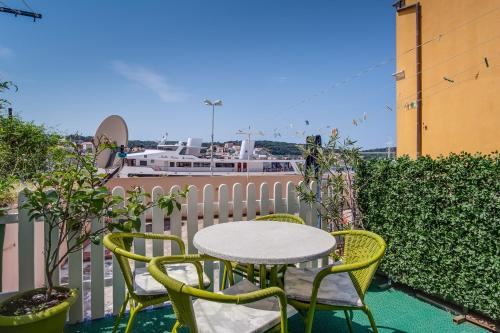 Apartments by the sea Mali Losinj (Losinj) - 12342