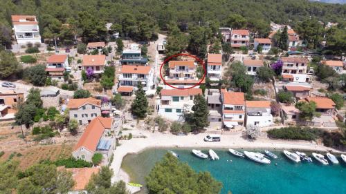 Apartments by the sea Basina, Hvar - 11923 - Vrbanj