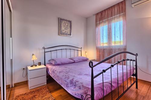 Family friendly apartments with a swimming pool Okrug Gornji Ciovo - 12377 - image 7