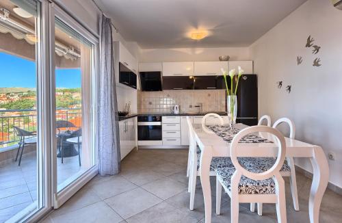 Family friendly apartments with a swimming pool Okrug Gornji Ciovo - 12377 - image 11
