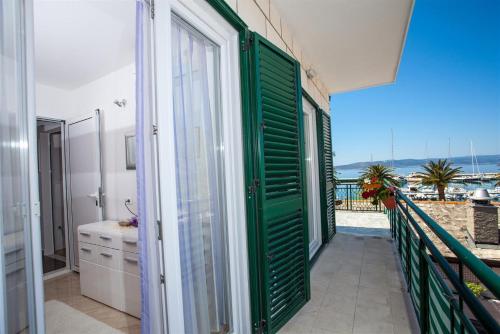 Apartments by the sea Baska Voda Makarska - 12421 - image 3