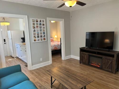 Warren 1 Bedroom Unit near Xavier Downtown in Bellevue, USA