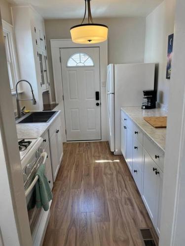 Warren 1 Bedroom Unit near Xavier Downtown in Bellevue, USA