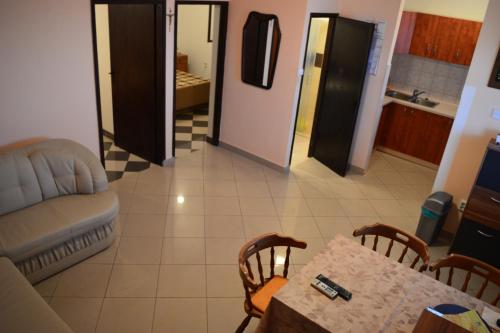 Apartments with a parking space Bilo Primosten - 12434 - image 3