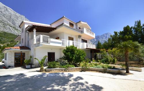  Family friendly apartments with a swimming pool Baska Voda, Makarska - 12442 in Baška Voda