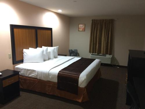 Paradise Inn & Suites