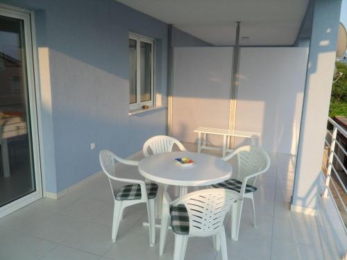 Apartments with a parking space Novi Vinodolski - 12498 - image 6