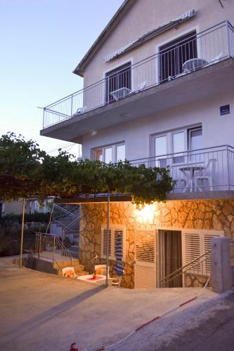  Apartments with a parking space Pirovac, Sibenik - 12508, Pension in Pirovac