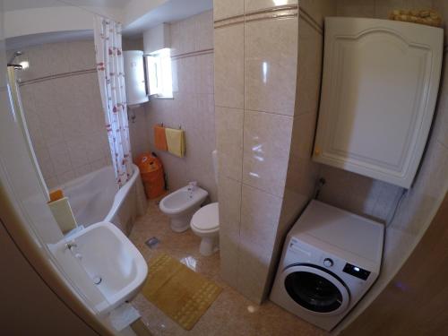 Apartments with WiFi Omis - 12525 - image 2