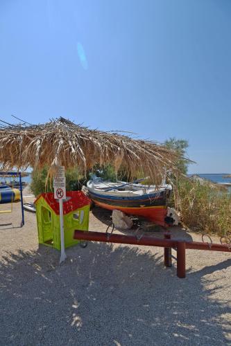 Apartments by the sea Mandre Pag - 12567 - image 8