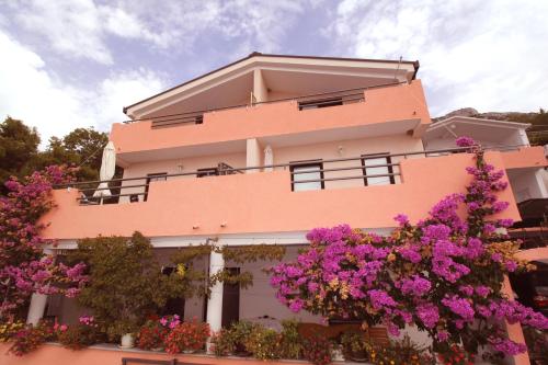  Apartments by the sea Pisak, Omis - 12545 in Mimice