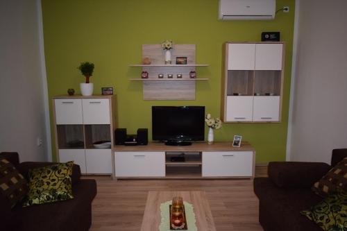 Apartments with a parking space Kastel Stari Kastela - 12568 - image 2