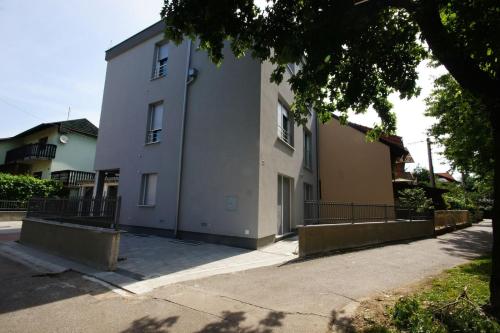  Apartments with a parking space Zagreb - 12573, Pension in Zagreb bei Zagreb