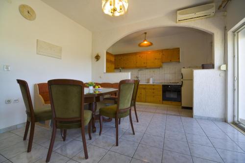 Apartments with a parking space Seget Vranjica Trogir - 12612 - image 14