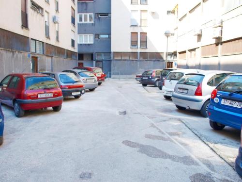Apartments by the sea Split - 12647 - image 13