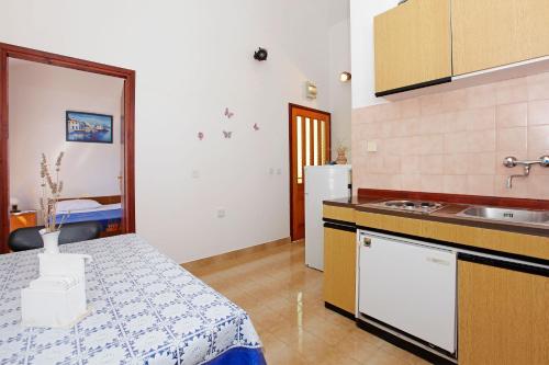 Studio Prizba 12648d - main image