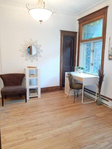 BIG 3BR appartment at Olympic Stadium at PIE-IX Metro station near Piri Piri Hochelaga