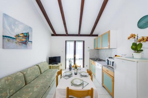 Apartments by the sea Zdrelac Pasman - 12662 - image 11