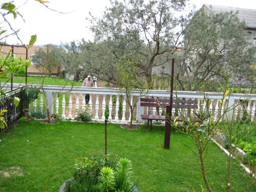Apartments with a parking space Kastel Stari Kastela - 12691 - image 5