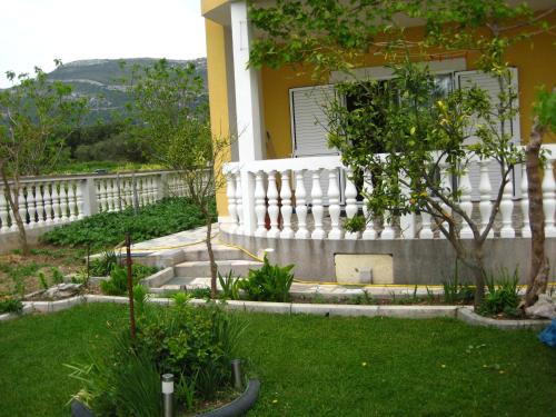 Apartments with a parking space Kastel Stari Kastela - 12691 - image 7