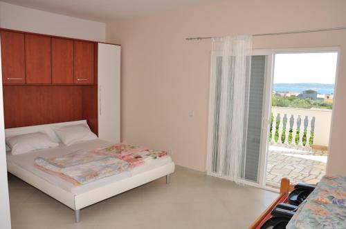 Apartments with a parking space Kastel Stari Kastela - 12691 - image 8